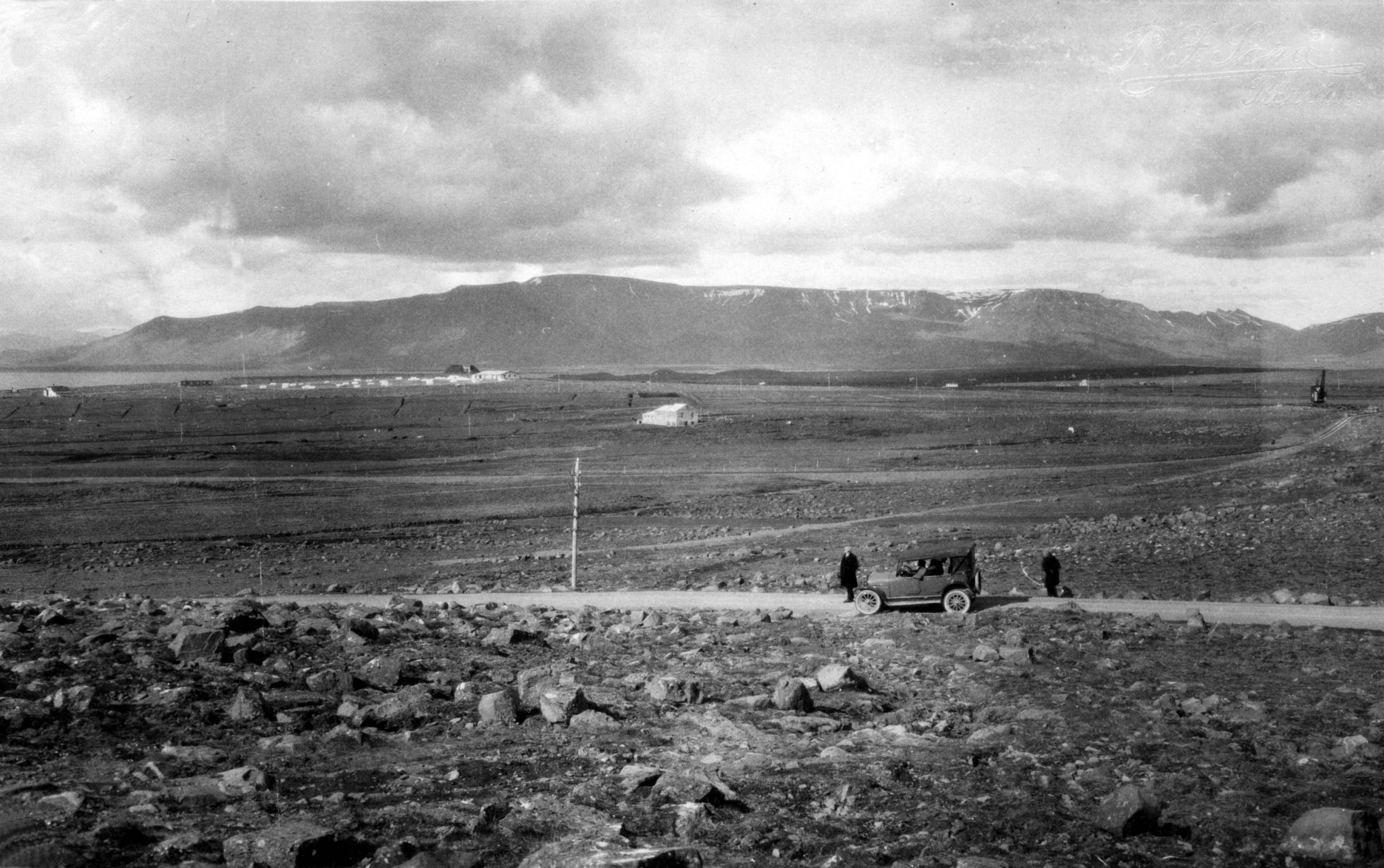 Horft úr Öskjuhlíð norðaustur yfir Hafnarfjarðarveg 1924