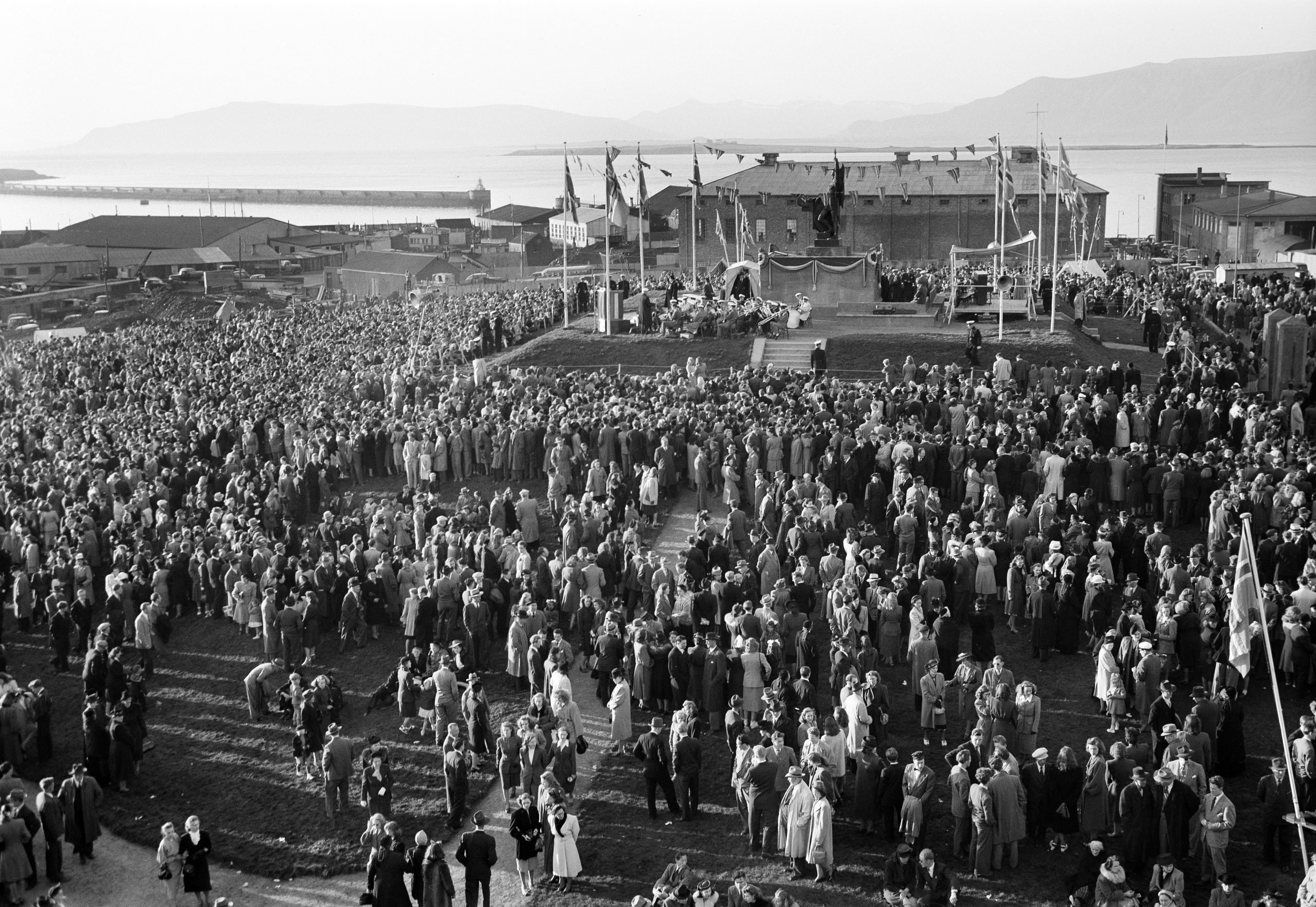Hátíðahöld á Arnarhóli 17. júní árið 1948.
