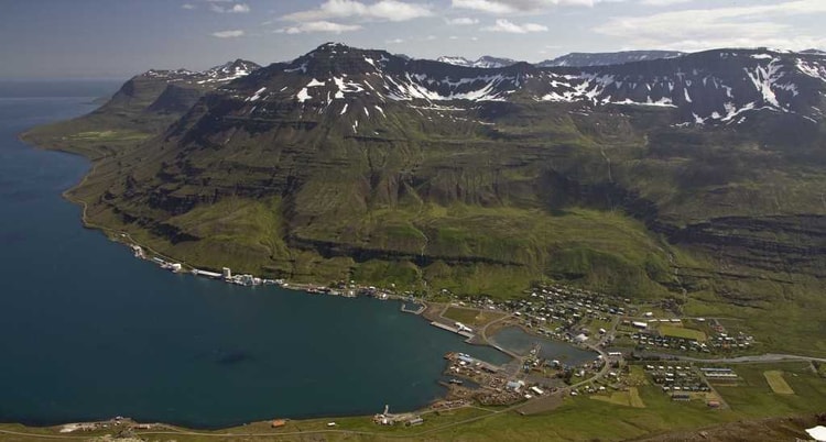 icelandic times seydisfjordur Af toppnum á Bjolfi