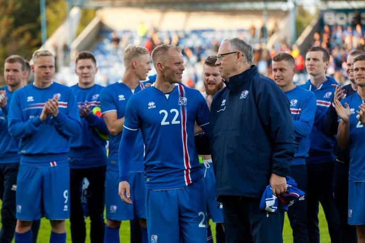 islenska karlalandslidid i knattspyrnu