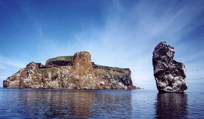 Could island. Остров Драунгей. Iceland Sagas.