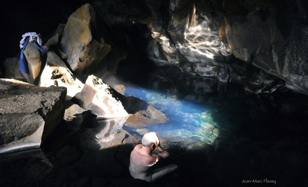 Cave-and-bath